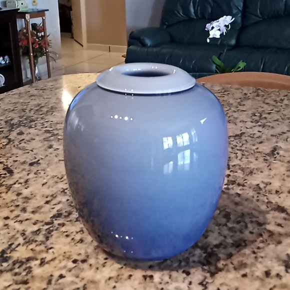 Vintage LARRY LASLO For MIKASA. Ombre Purple Glass Vase. Flawless Condition. - Picture 13 of 15